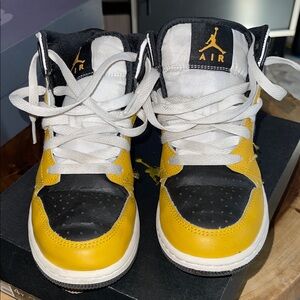 Jordan Kids Sneakers in Yellow and Black